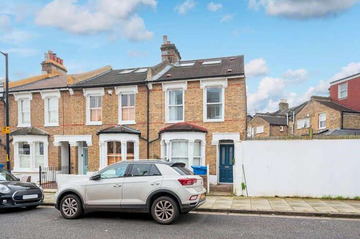 3 Bedroom End Of Terrace House To Rent In Thompson Road, East Dulwich, London, SE22