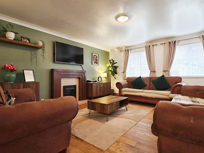 4 Bedroom Link Detached House For Sale In Deepfield Close, Cardiff, CF5