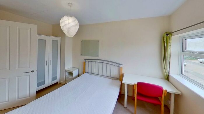 3 Bedroom Semi-Detached House To Rent In Pond Meadow, Guildford, Surrey, GU2