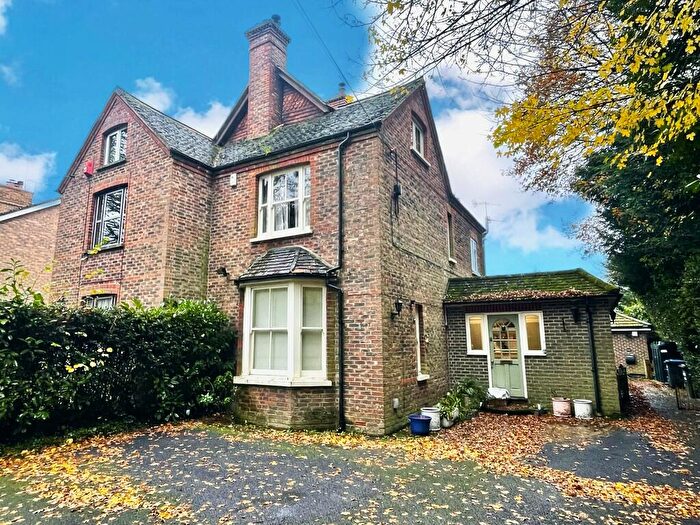 4 Bedroom Semi-Detached House To Rent In Moor Lane, Dormansland, RH7