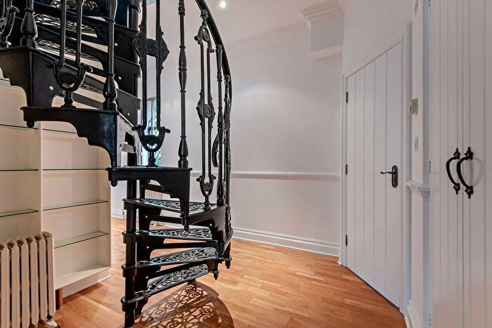 1 Bedroom Flat For Sale In Hatch Lane, Windsor, SL4