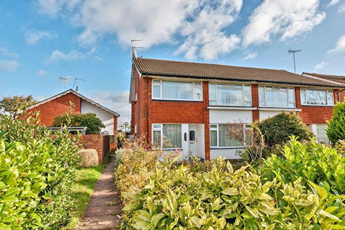 2 Bedroom Maisonette For Sale In High Road, Whetstone, N20