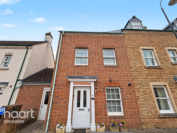 3 Bedroom Semi-Detached House For Sale In East Wichel Way, Swindon, SN1