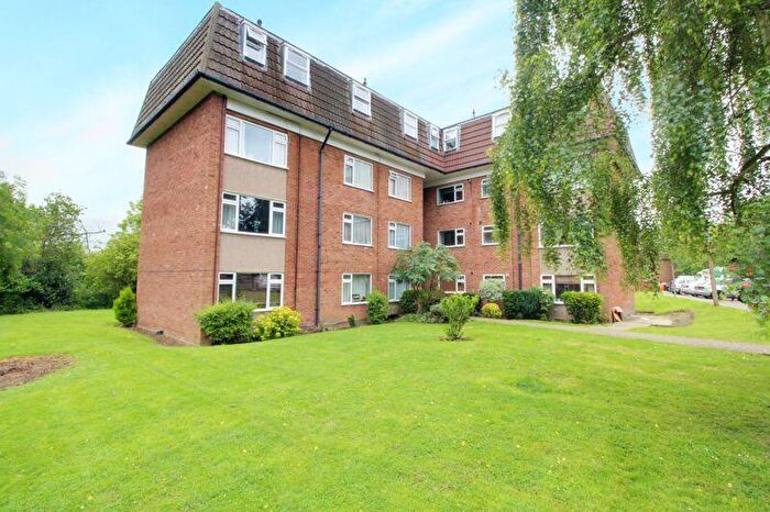 2 Bedroom Flat For Sale In Lambs Close, Cuffley, EN6
