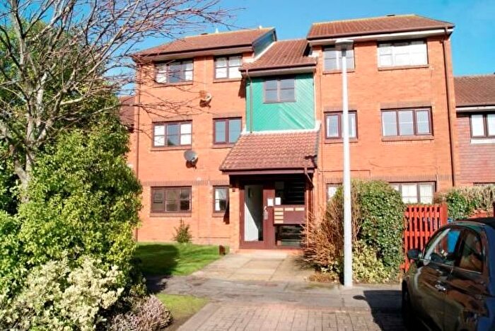 2 Bedroom Flat To Rent In Taverner Close, Poole, BH15
