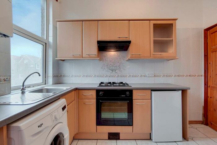 1 Bedroom Flat To Rent In Victoria Road, Finsbury Park, London, N4