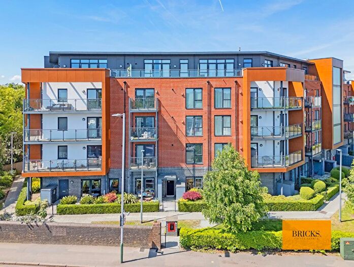 2 Bedroom Flat For Sale In Bell Flower Lodge, Gubbins Lane, RM3