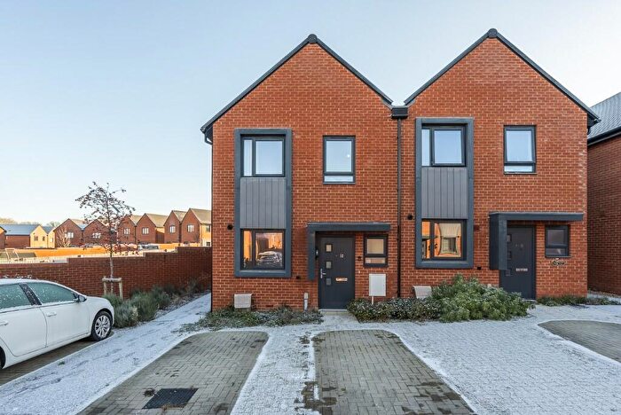 3 Bedroom Semi Detached House For Sale In Blackmoor Road, Whiteley, Hampshire, PO15