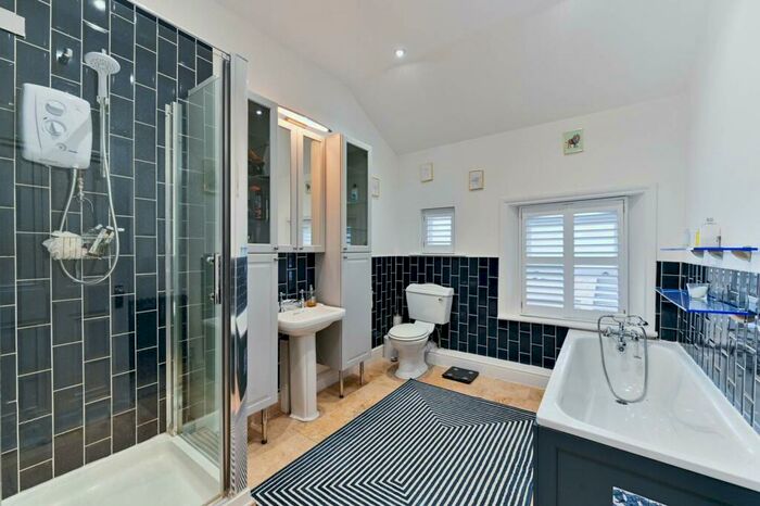 2 Bedroom Flat For Sale In Farquhar Road, Crystal Palace, London, SE19