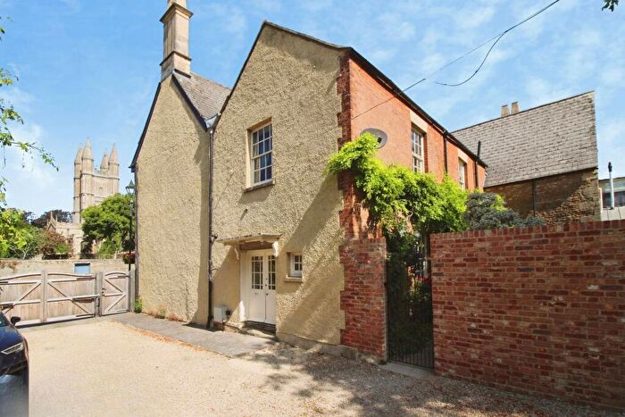 1 Bedroom Flat To Rent In High Street, Cricklade, SN6