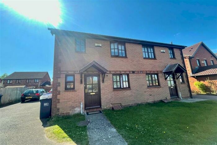 3 Bedroom Semi-Detached House To Rent In Yarrow Close, Oxford, OX4