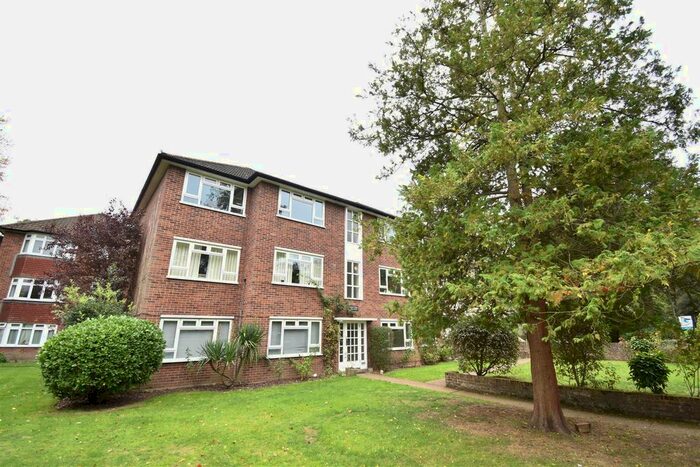 2 Bedroom Flat To Rent In Oak Hill Road, Surbiton, KT6