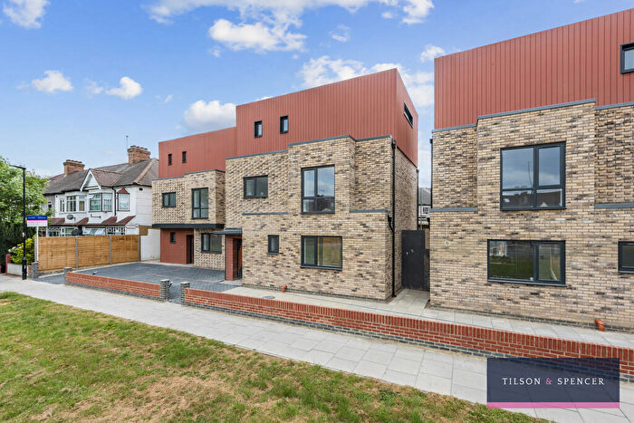 3 Bedroom Detached House For Sale In Downhills Way, London, N17