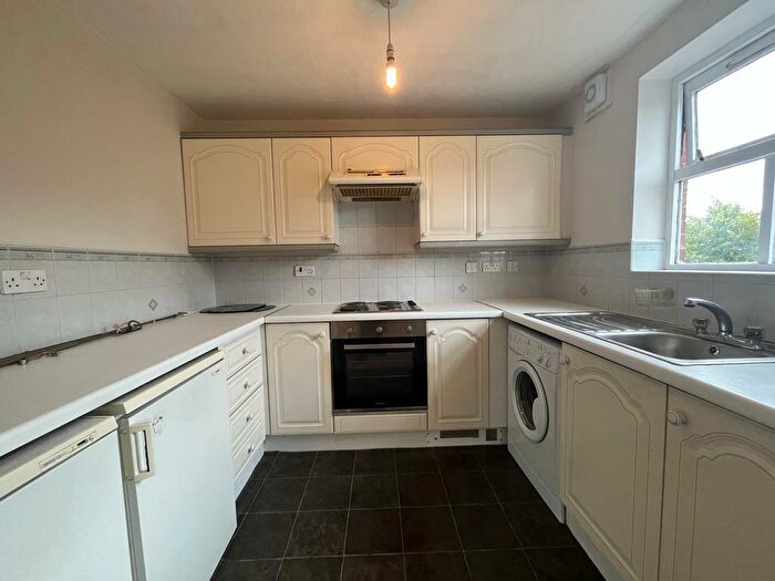 2 Bedroom Flat To Rent In Linen Court, Trinity Riverside, Salford, M3