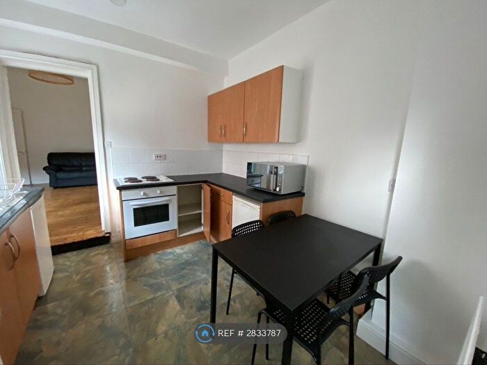 2 Bedroom Flat To Rent In Jesmond, Newcastle Upon Tyne, NE2