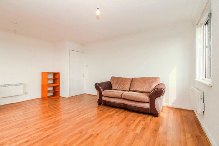 2 Bedroom Flat To Rent In Tenbury Close, Forest Gate, E7