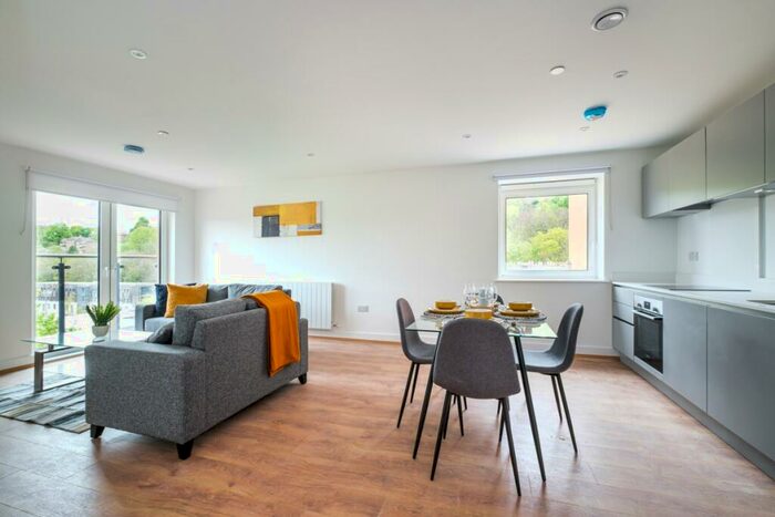 2 Bedroom Apartment To Rent In Well Farm Road Whyteleafe, CR3