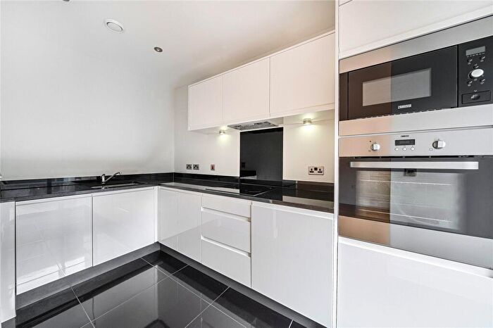 2 Bedroom Flat To Rent In Green Lanes Walk, Finsbury Park, London, N4