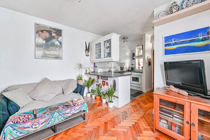 1 Bedroom Flat For Sale In Hartington Court, Lansdowne Way, Stockwell, London, SW8