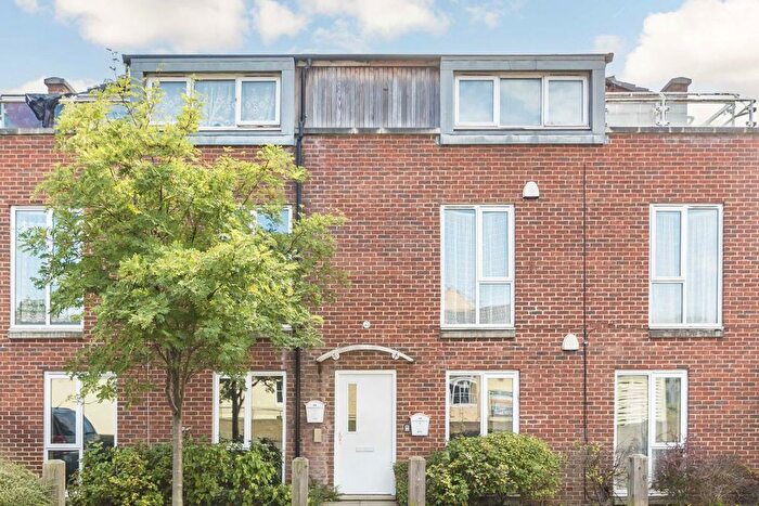 1 Bedroom Flat To Rent In Ivy Road, Hounslow, TW3