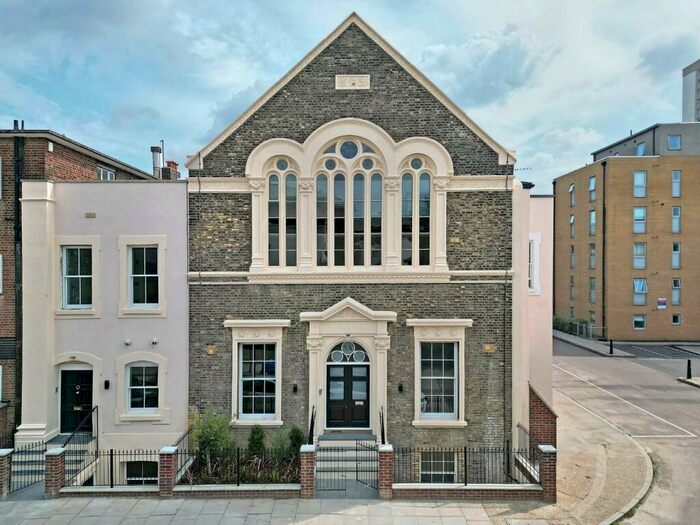 2 Bedroom Duplex To Rent In Merchant Street, London, E3