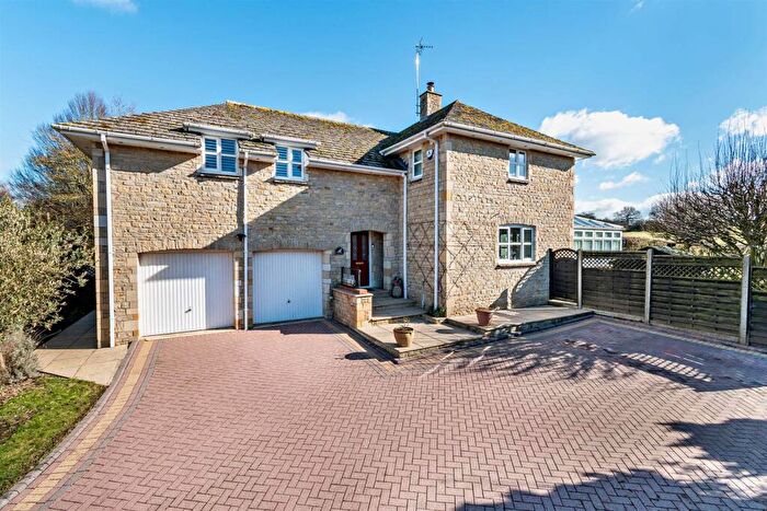 4 Bedroom Detached House For Sale In Deenethorpe, NN17