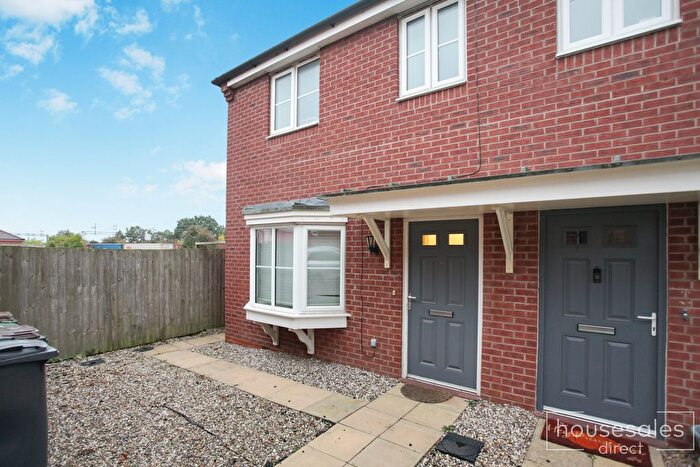 3 Bedroom Semi-detached House For Sale In Weavers Close Bulkington, Bedworth, CV12