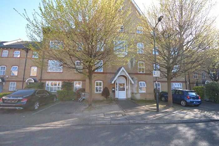2 Bedroom Flat To Rent In Chamberlayne Avenue, Wembley, HA9