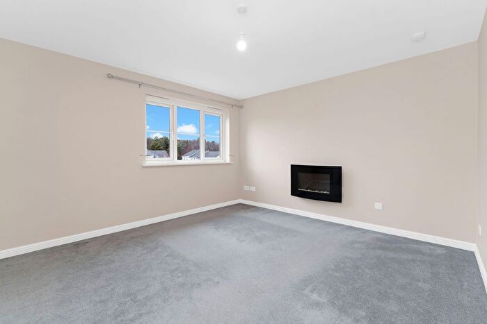 2 Bedroom Flat To Rent In Queens Crescent, Livingston, West Lothian, EH54