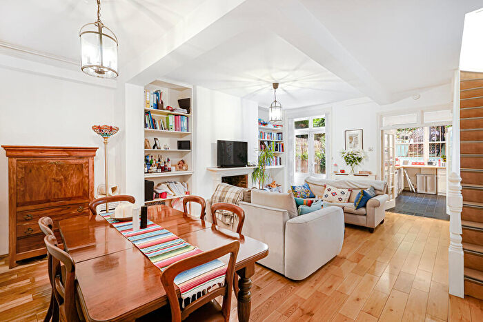 3 Bedroom Maisonette To Rent In Finborough Road, London, SW10