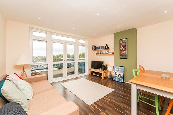 2 Bedroom Maisonette To Rent In Grosvenor Park Road, Walthamstow, E17