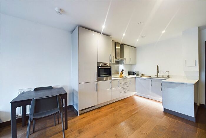 1 Bedroom Flat To Rent In Riverside View, Berkeley Avenue, Reading, Berkshire, RG1