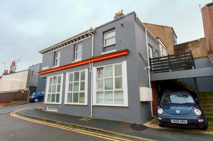 2 Bedroom Maisonette To Rent In Southover Street, Brighton, BN2