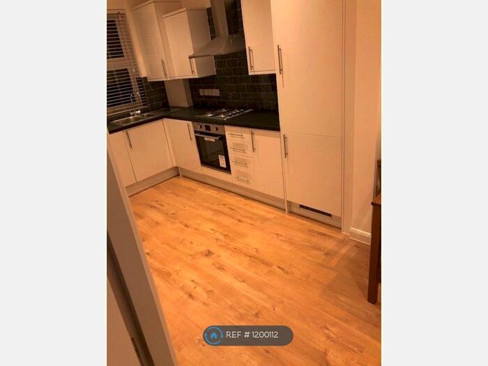2 Bedroom Flat To Rent In Old Kent Road, London, SE15