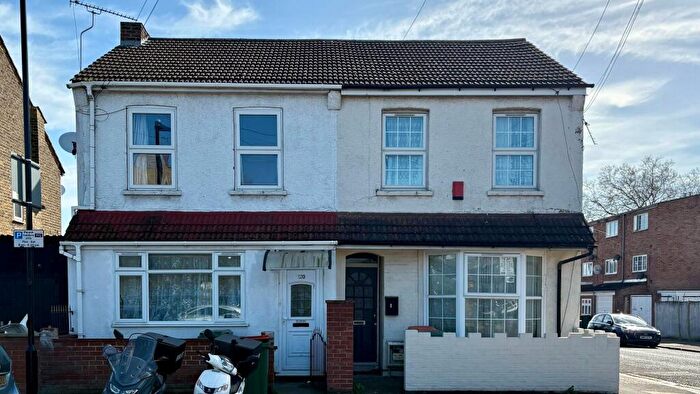 3 Bedroom Semi Detached House To Rent In Market Street, London, E6