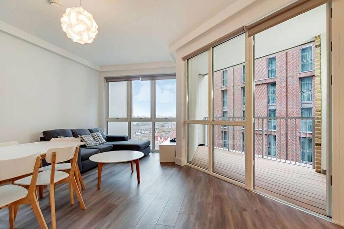 2 Bedroom Flat To Rent In Silvertown Way, Canning Town, London, E16