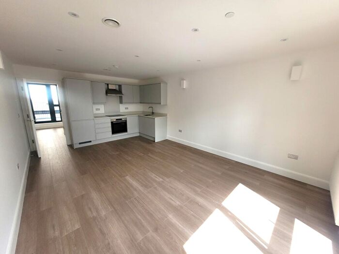 2 Bedroom Apartment To Rent In - High Street, Slough, SL1