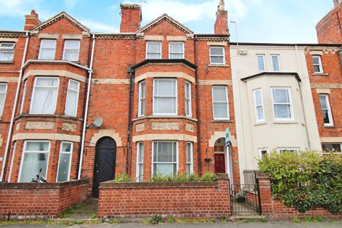 5 Bedroom Terraced House For Sale In Harcourt Street, Newark, NG24