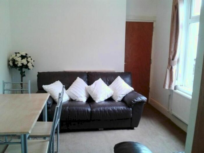 5 Bedroom Terraced House To Rent In Tewkesbury Street, Cathays, Cardiff, CF24