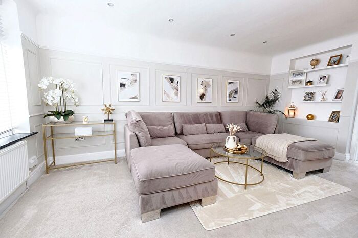 3 Bedroom Semi-Detached House For Sale In Leyland Avenue, Irlam, M44