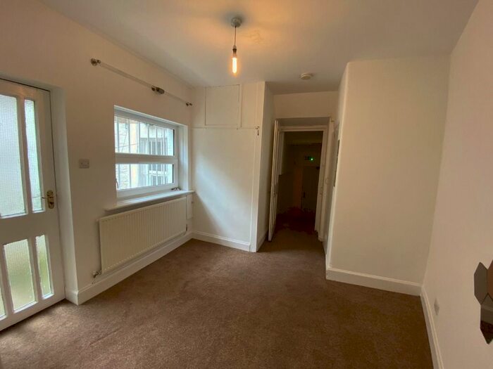 2 Bedroom Flat To Rent In Colinton Road, Bruntsfield, Edinburgh, EH10
