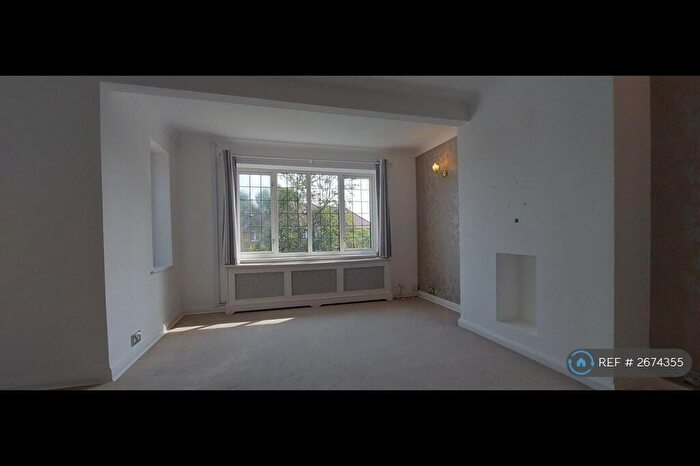 2 Bedroom Maisonette To Rent In Kent Gardens, Eastcote, HA4