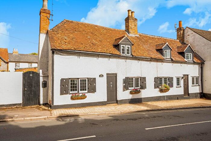 3 Bedroom Semi-Detached House For Sale In Gravel Hill, Henley On Thames, RG9