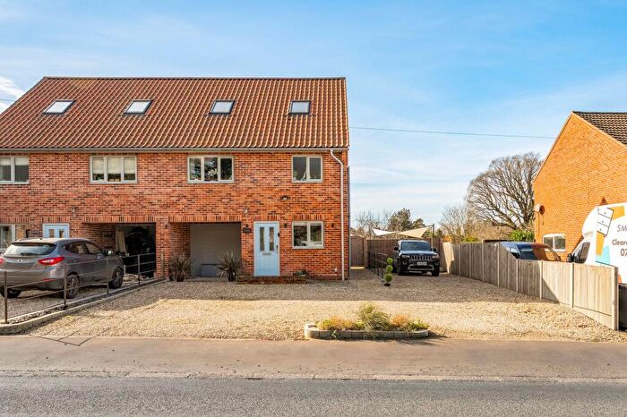 3 Bedroom Semi Detached House For Sale In Yarmouth Road, Smallburgh, NR12