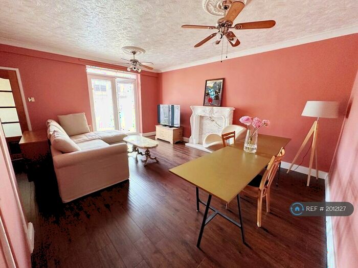 3 Bedroom Terraced House To Rent In Weybridge Road, Manchester, M4