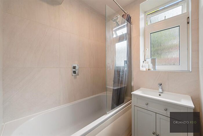 2 Bedroom Flat For Sale In Cubitt Terrace, Clapham, SW4
