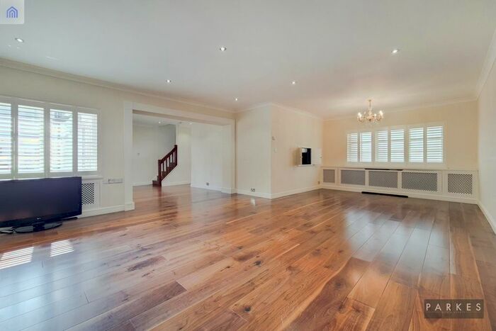 4 Bedroom Property To Rent In Hollywood Mews, London, SW10