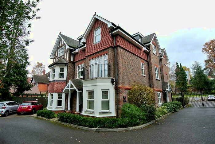 2 Bedroom Apartment To Rent In Woking, GU22
