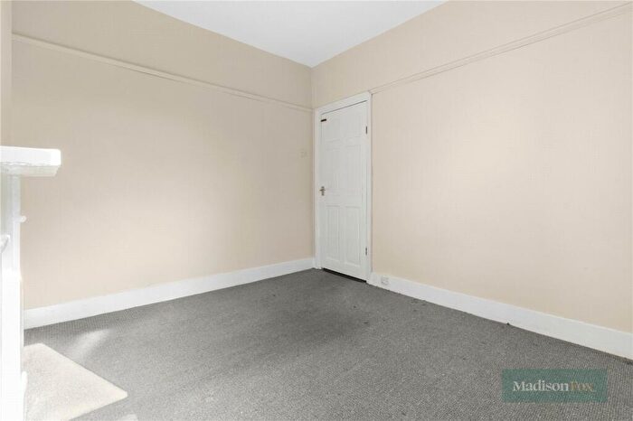 2 Bedroom Apartment To Rent In Granville Road, London, E18