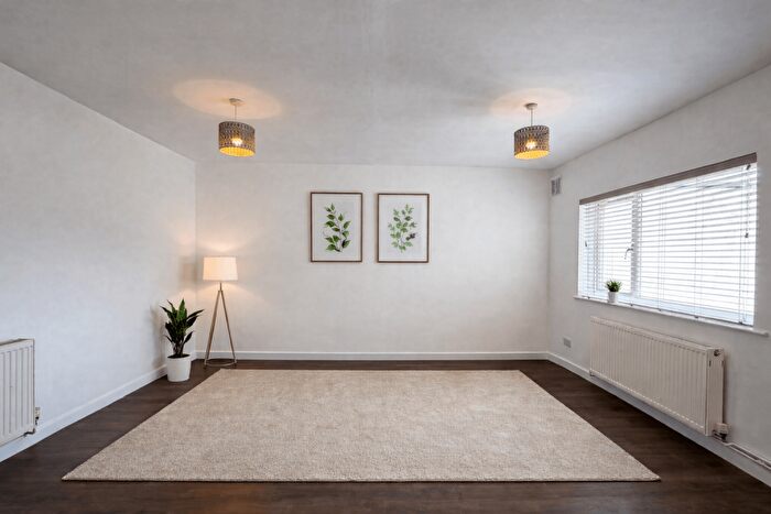 3 Bedroom Flat To Rent In A Frome Valley Road, Stapleton, BS16